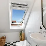 4 Bedroom Beautiful In Vakantiehuis *